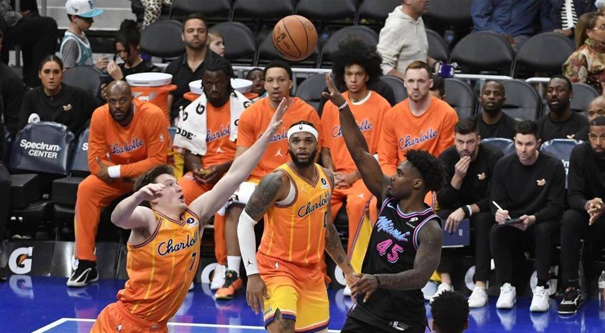 官网入口-圣安东尼奥马刺迎来里程碑备战CBA季后赛关键时刻夏洛特黄蜂再遭质疑，媒体一致点评：西亚卡姆与70激战切尔西分钟的简单介绍